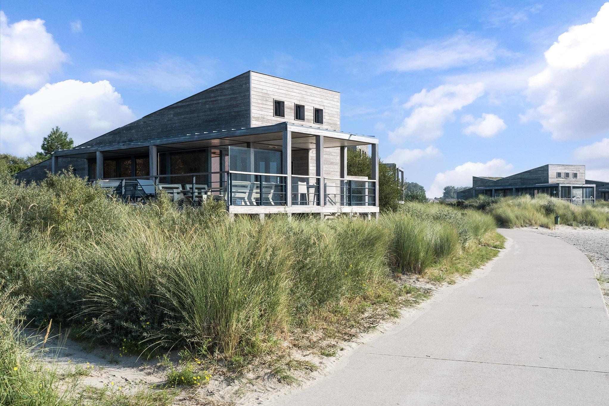 De 6 persoons Villa DeLuxe beschikt over een comfortabel en smaakvol ingericht interieur. uitzicht over het water, perfect met kinderen.