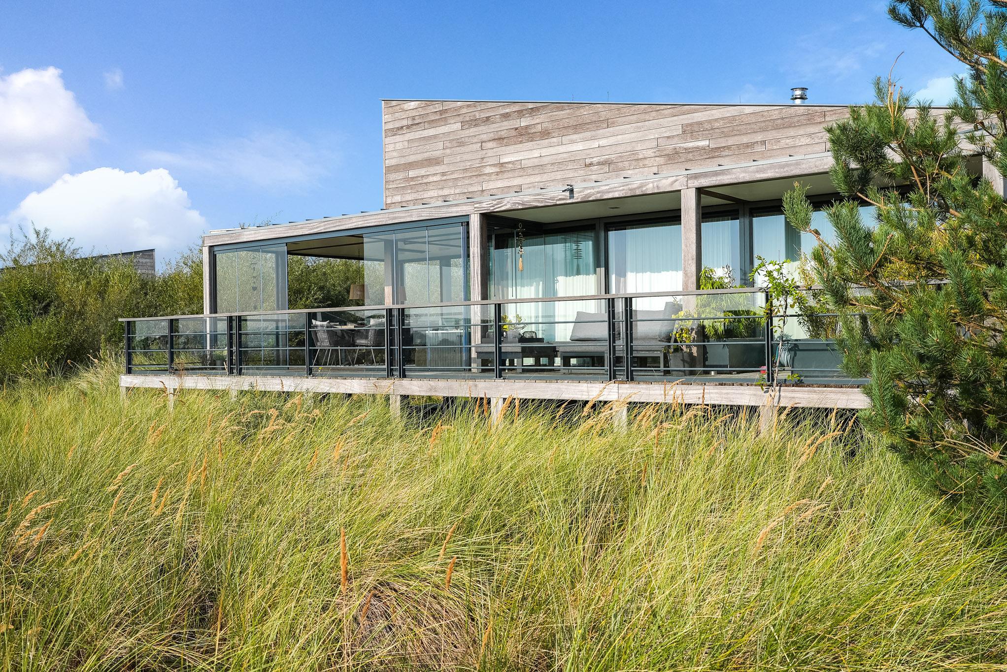 Die Villa Super VIP (4P) verfügt über eine luxuriöse und komfortable Innenausstattung, Terrasse mit Blick auf das Wasser,  abzuschlissen Terrasse, ideal für Hunde und Kinder.