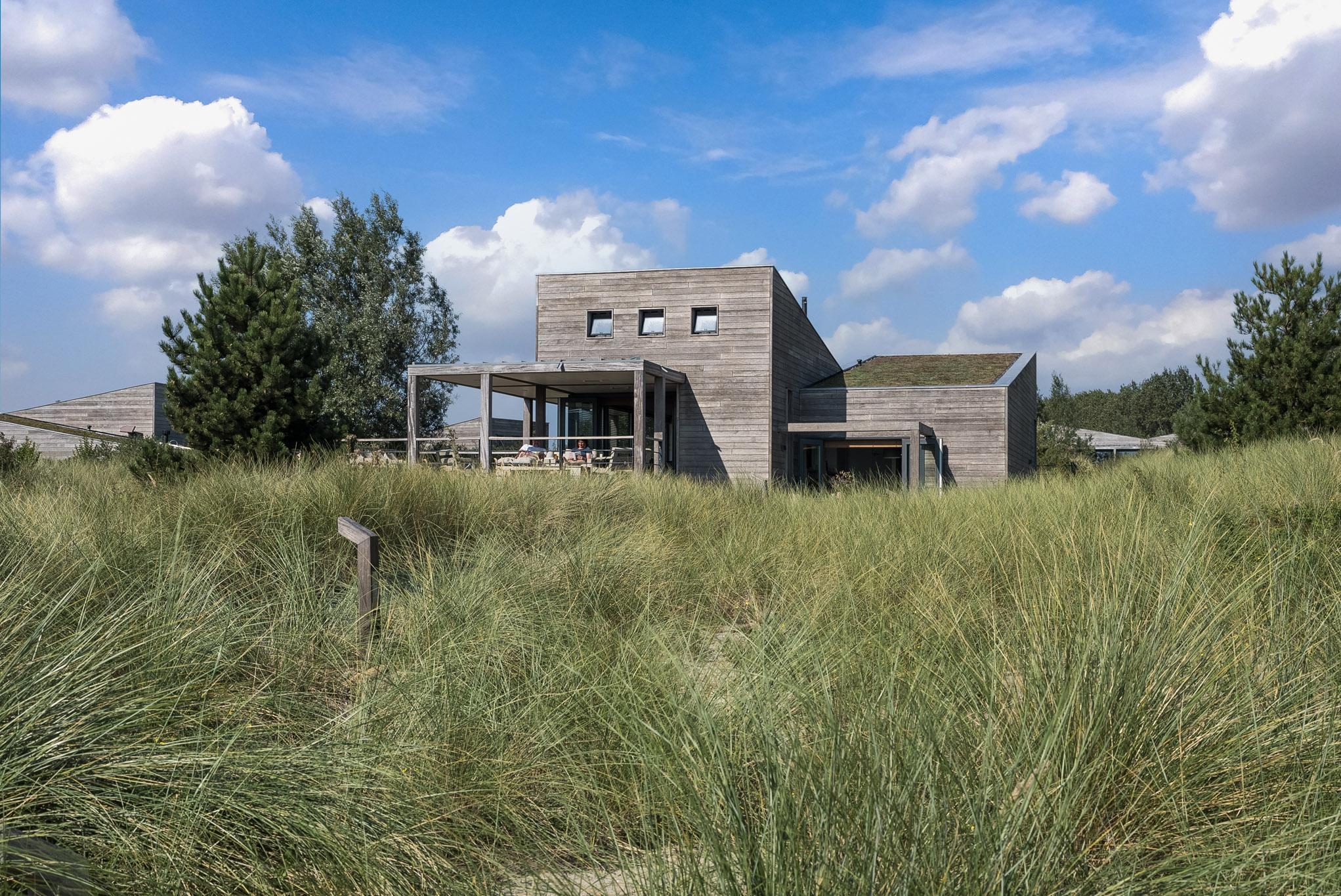 De 4 persoons Villa Super VIP beschikt over een luxe en comfortabel ingericht interieur, terras met uitzicht over het water, perfect met kinderen.