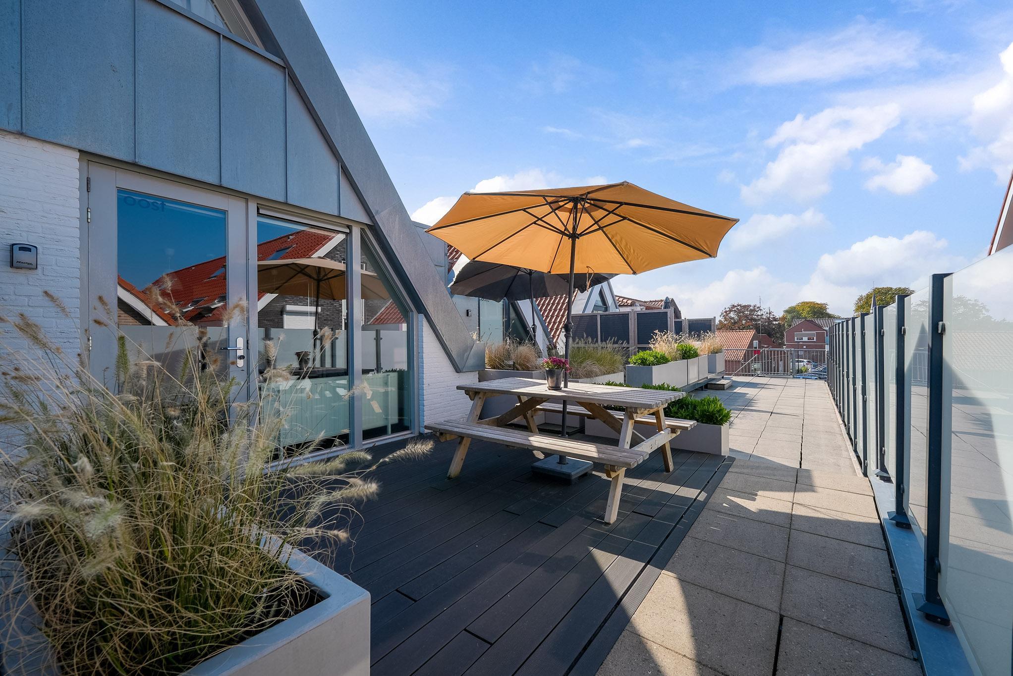 Modern ausgestattete Ferienwohnung im Herzen von Ouddorp und dennoch nur 10 Minuten mit dem Fahrrad zum kilometerlangen Sandstrand und den Naturschönheiten von Goeree-Overflakkee