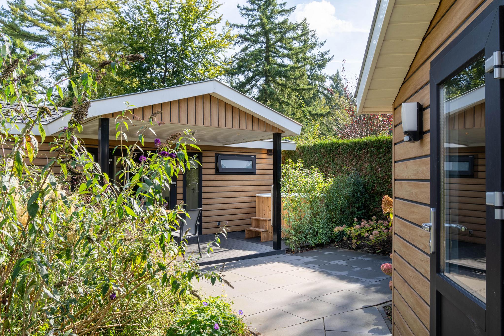 Family Lodge für 4 Personen mit Hottub, ideal für Familien, die Ruhe und Natur auf De Thijmse Berg genießen möchten.