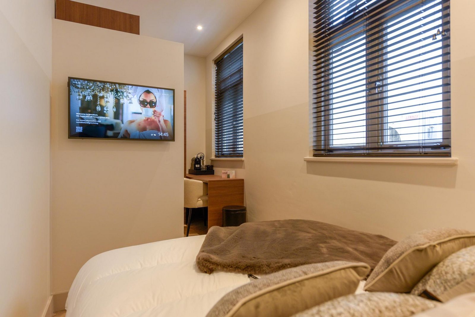 Hotel Novallure City Centre – Zimmer mit Doppelbett und Kochnische