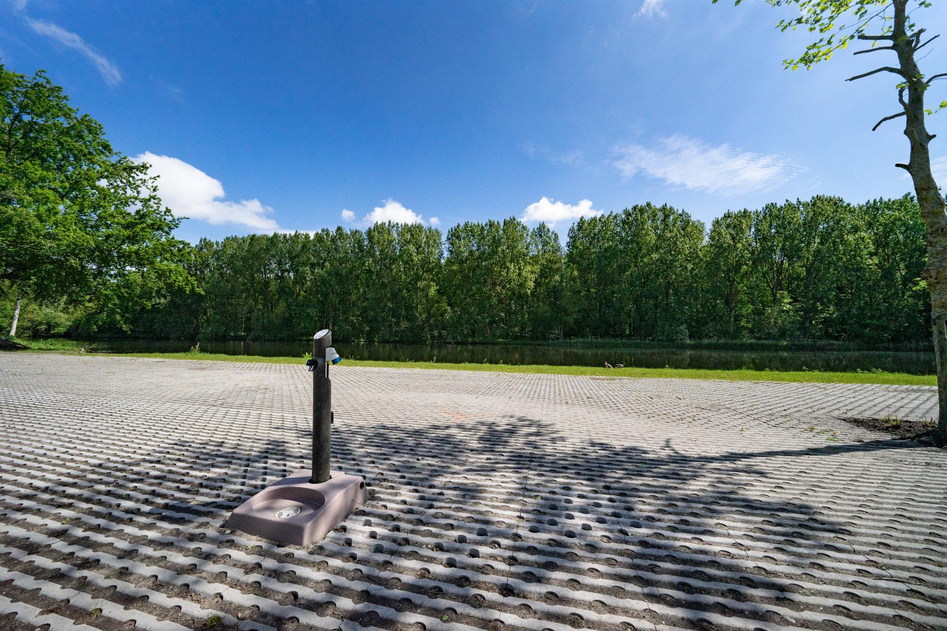 Accommodatie Het Amsterdamse Bos - Kampeerplaats - Camperplaats Comfort aan het water - 6