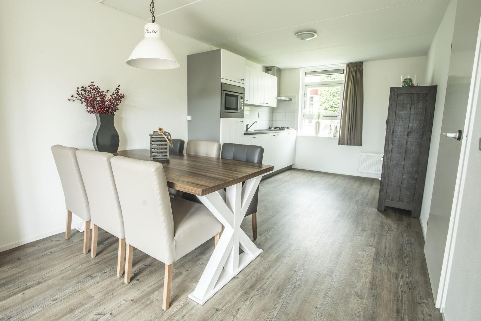 Accommodation IJsselmeer - Holiday home - Dijkhuis 4 - 6