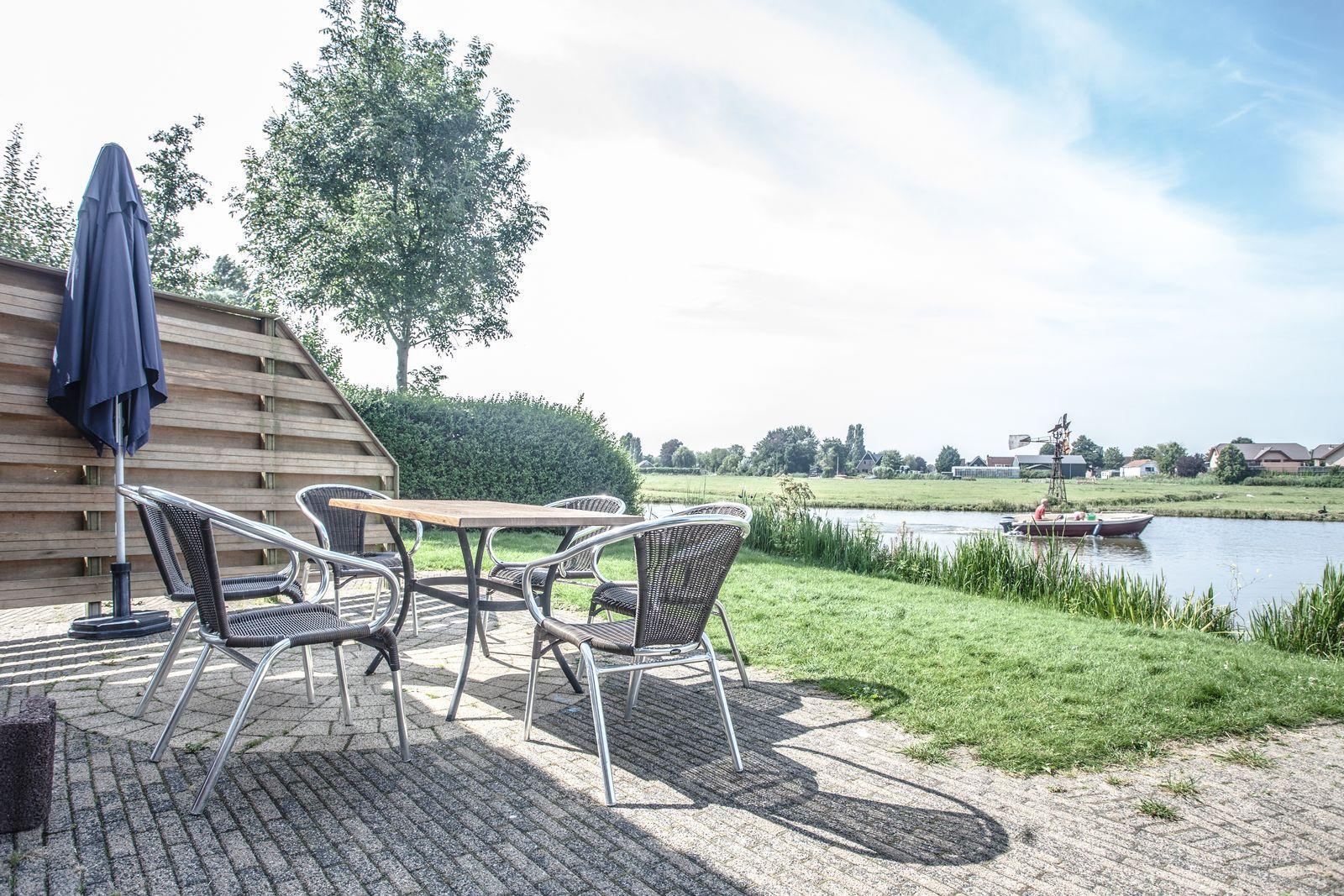 Accommodation IJsselmeer - Holiday home - Dijkhuis 4 - 13
