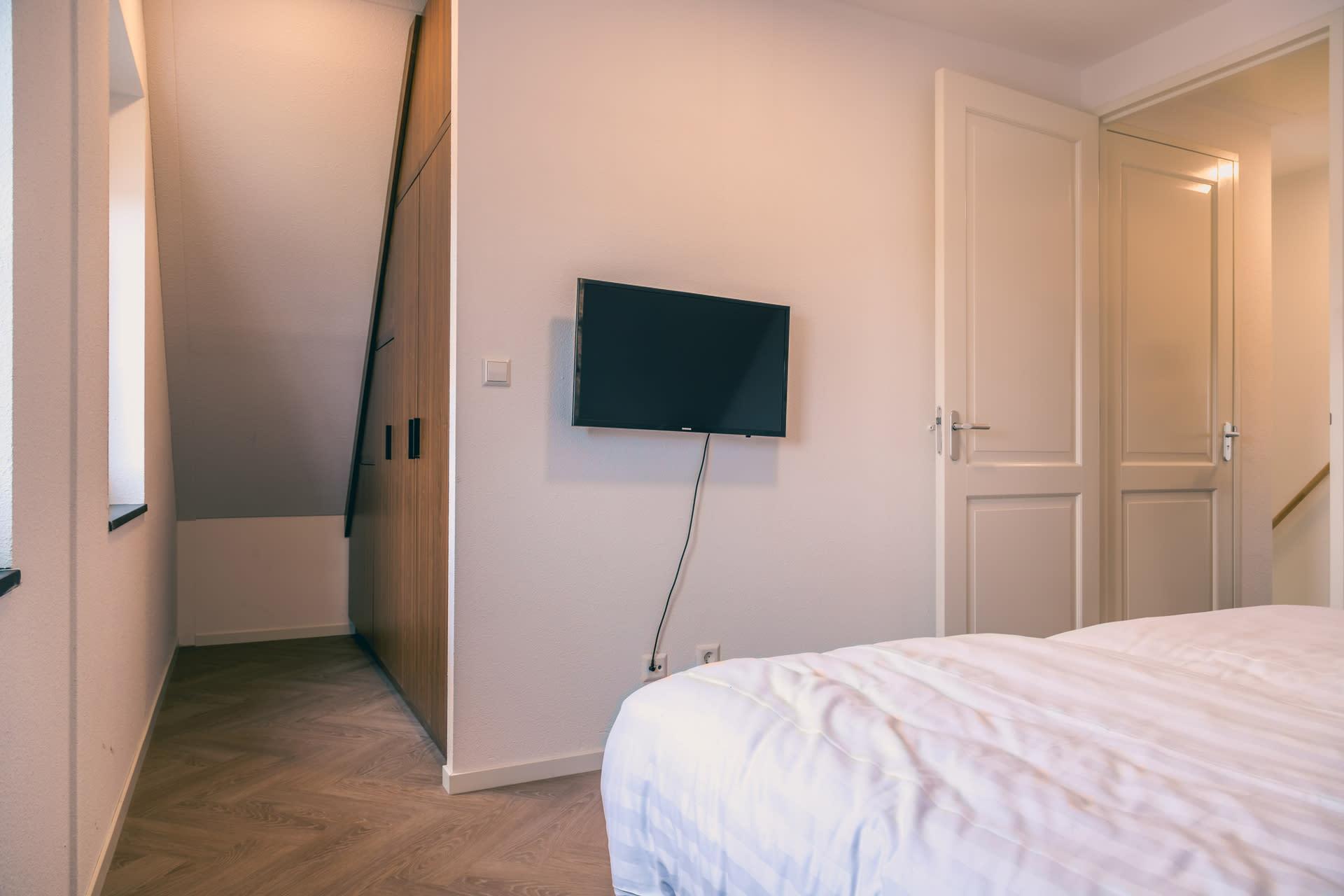 Accommodation IJsselmeer - Holiday home - Watervilla Wellness 6 - 14
