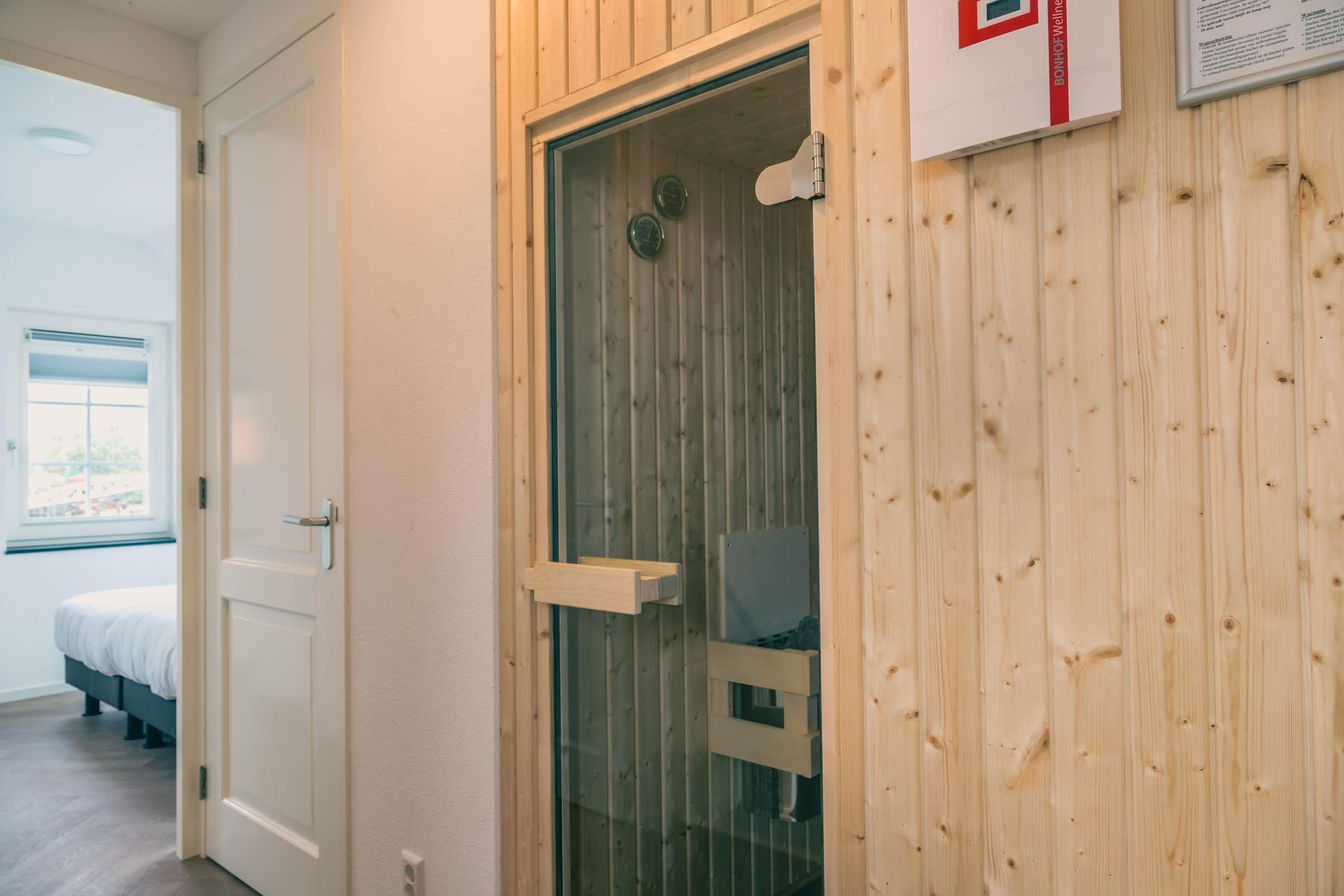 Accommodation IJsselmeer - Holiday home - Watervilla Wellness 6 - 10