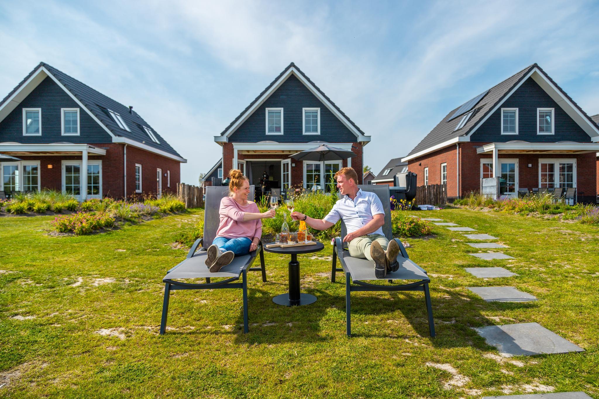 Accommodation IJsselmeer - Holiday home - Watervilla Wellness 6 - 3
