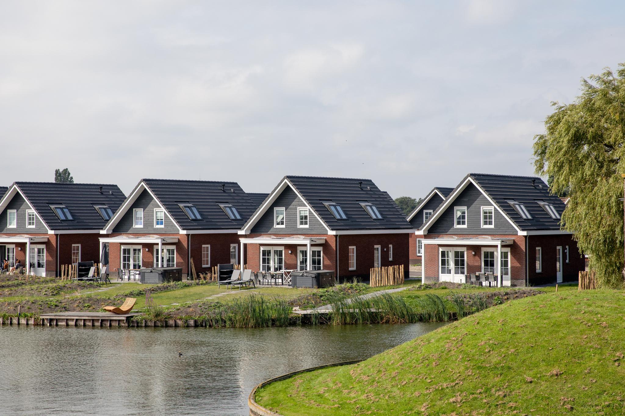 Accommodation IJsselmeer - Big accommodation - Watervilla Wellness 8 - 14
