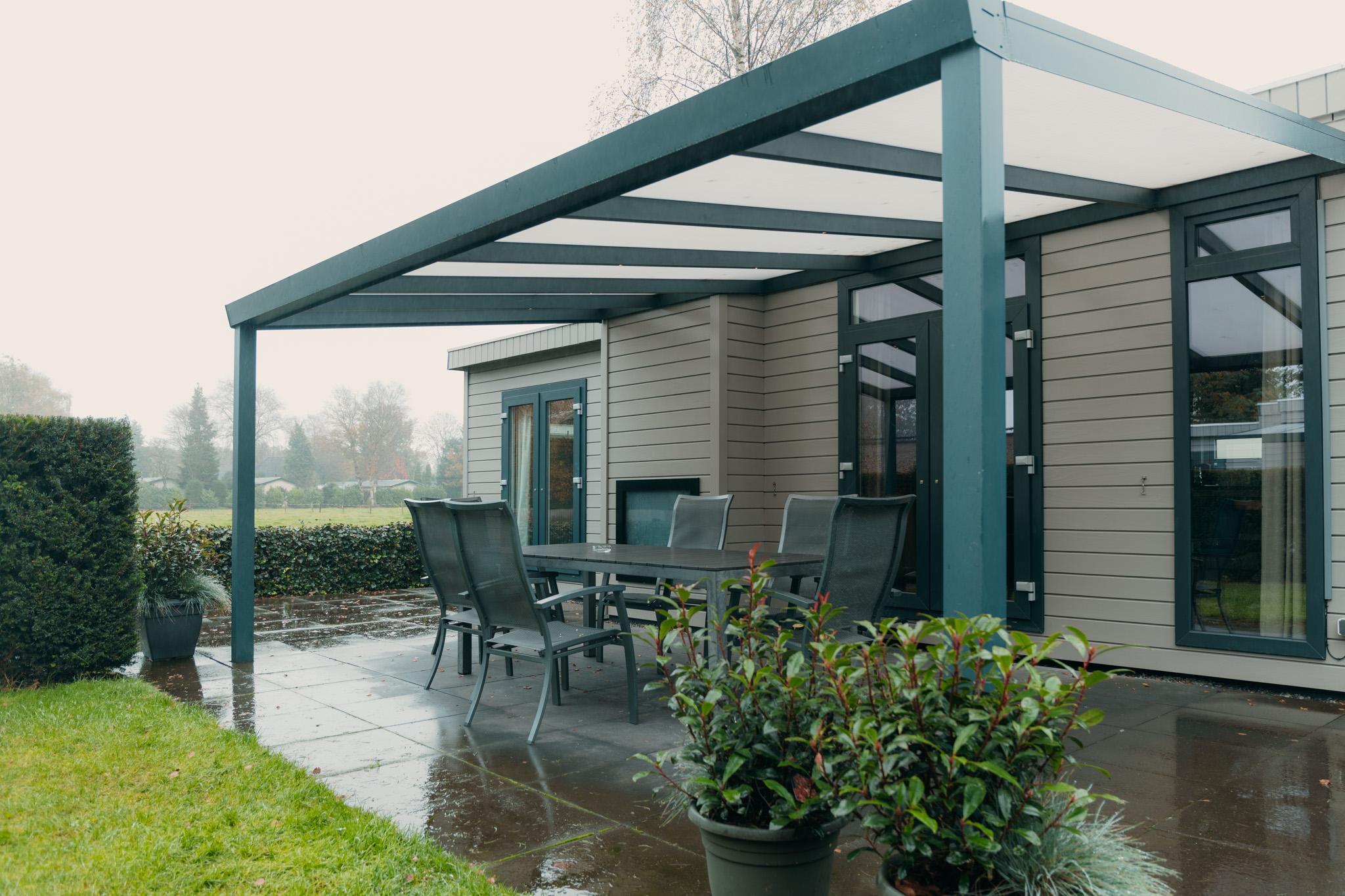 Luxueuze Veluwe Villa voor 6 personen met drie slaapkamers, moderne keuken, sfeervolle gashaard en een prachtig uitzicht. Perfect voor gezinnen en vrienden.