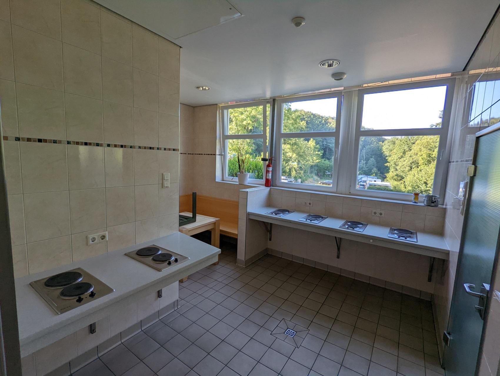 Accommodatie Biggesee - Kampeerplaats - Kampeerplaats Standaard met privésanitair in de buurt - 11