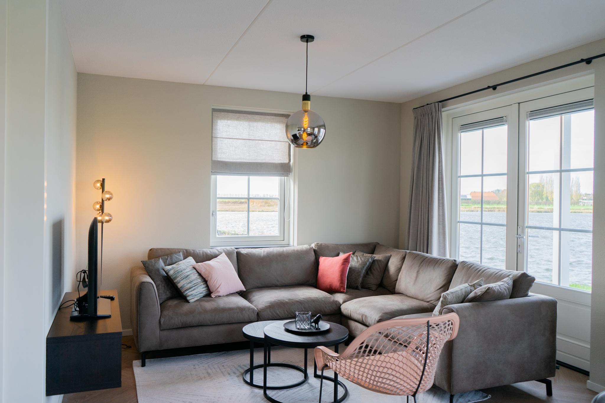 Accommodation IJsselmeer - Holiday home - Watervilla Wellness 6 - 7