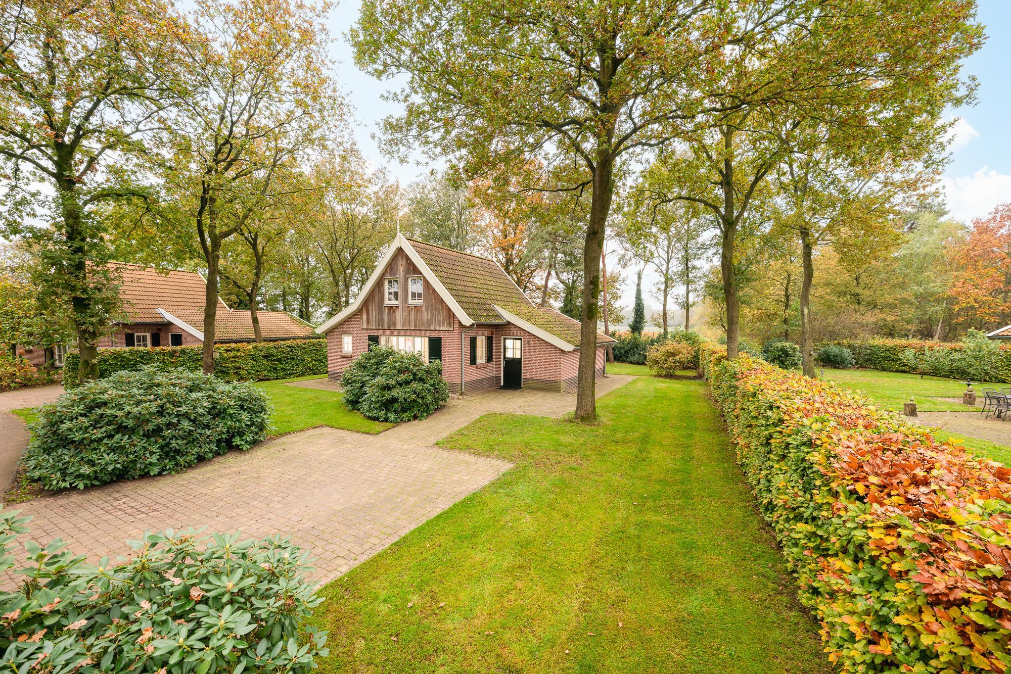 Deze comfortabele luxe villa ligt in het relatief nieuw opgezette vakantiecomplex Buitengoed Het Lageveld.