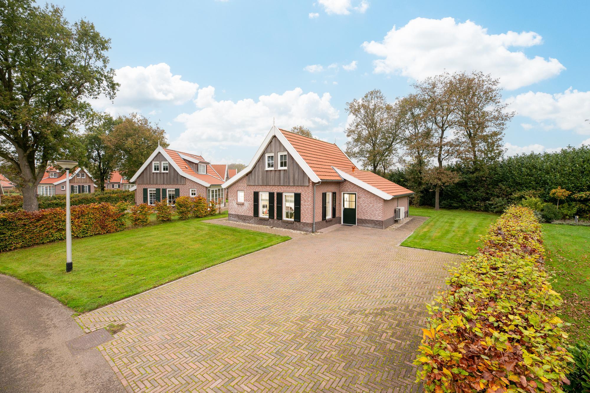 In deze prachtig ingerichte luxe villa voor 6 personen kunt u met uw familie en vrienden genieten van een comfortabel verblijf in Overijssel