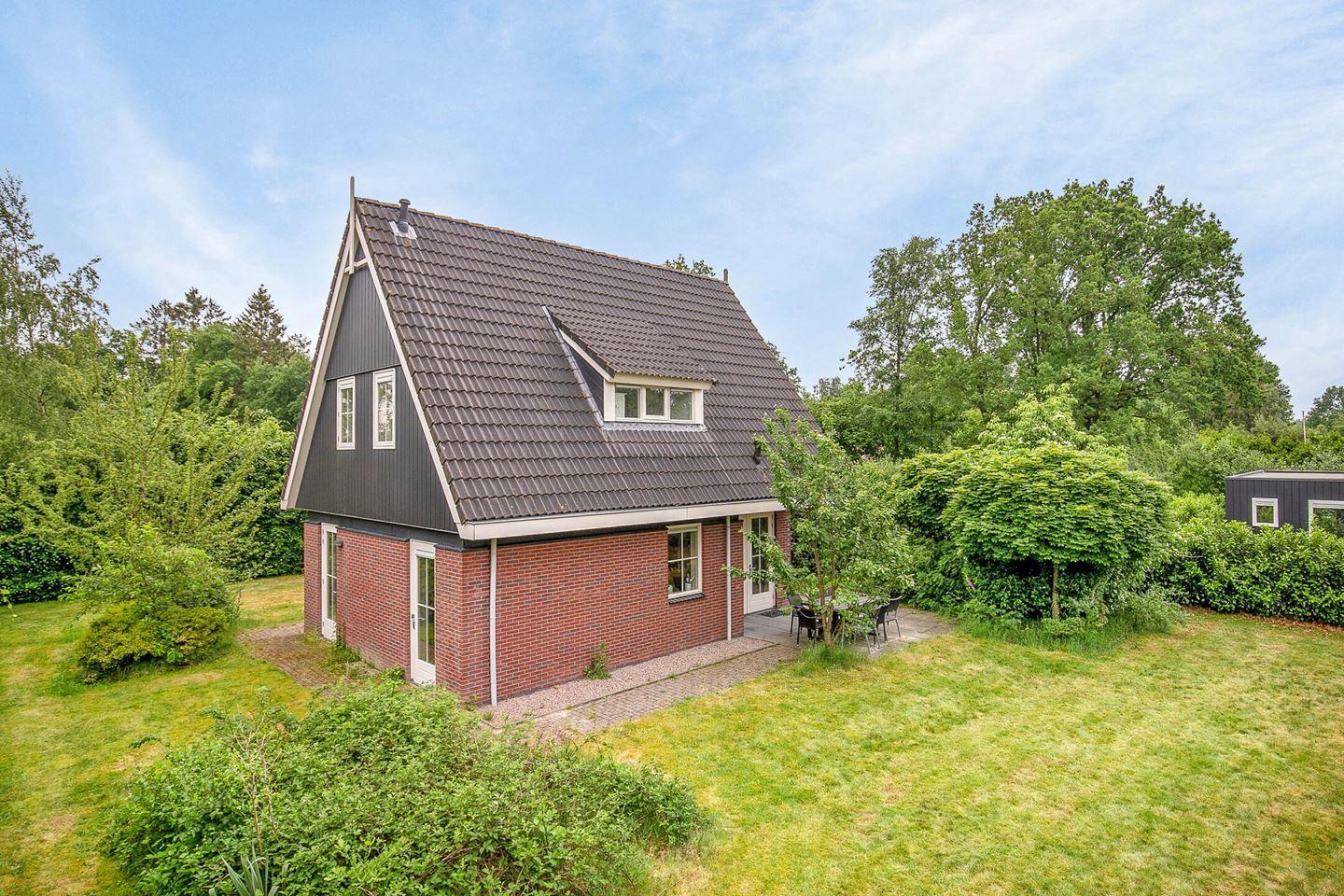 Dit ruime vakantiehuis ligt aan de rand van het park en is de ideale uitvalbasis als je van ruimte & privacy houdt.
