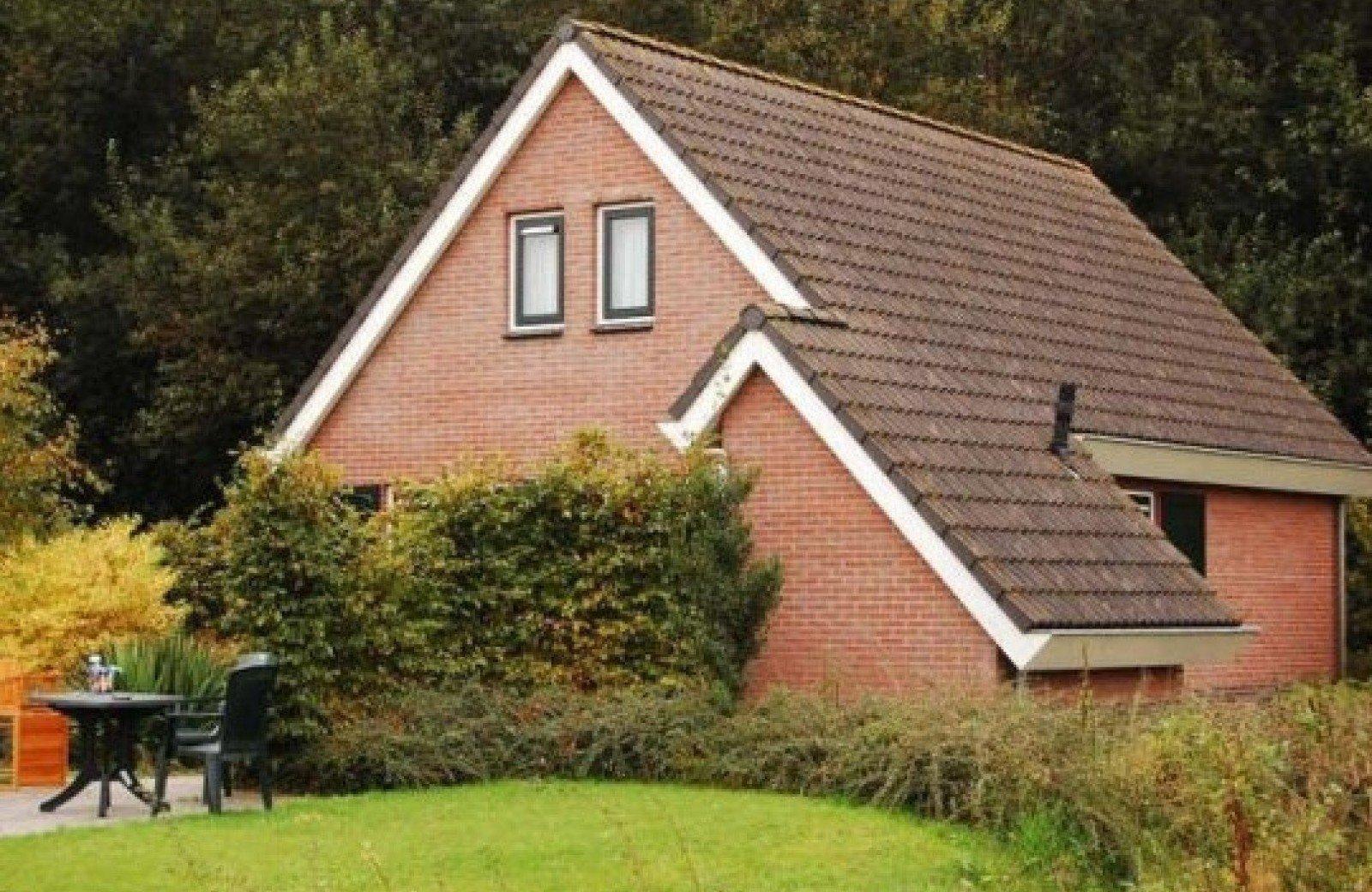 Geniet aan de rand van het bos in deze ruime bungalow. Door de bosrand ervaar je veel privacy.