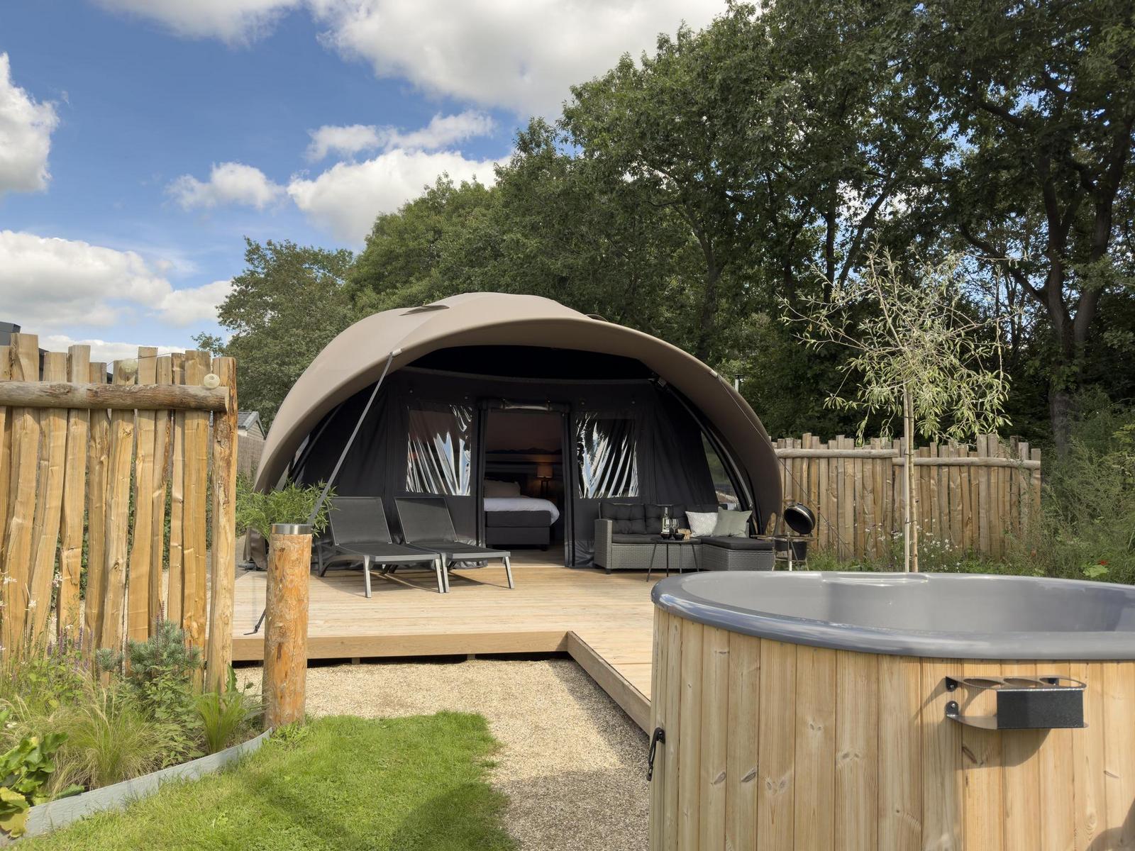 Nature Wellness Suite Hottub