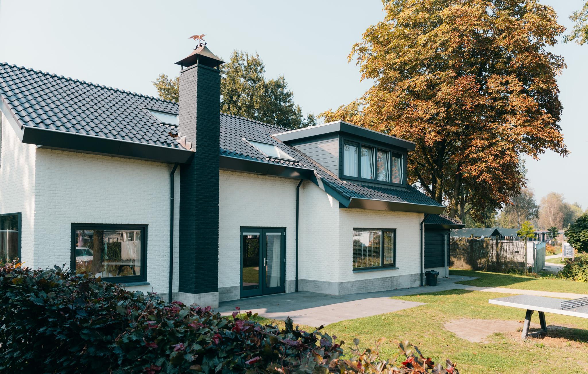 Luxe groepsvilla voor 24 personen in de Veluwe, met 11 slaapkamers, ruime tuin, kindvriendelijke voorzieningen en moderne faciliteiten voor een geslaagde groepsvakantie.