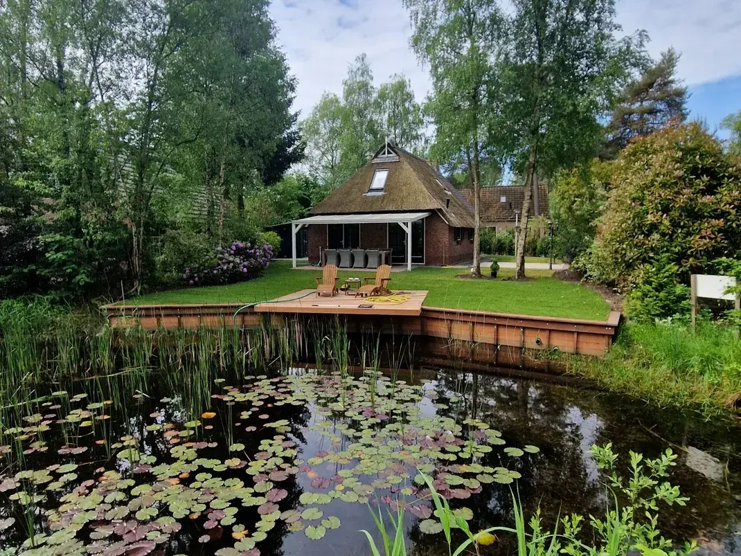 Komfortables Bungalow für 6 Erwachsene und 2 Kinder, mit Jacuzzi, 3 Schlafzimmern, 2 Bädern und einer Schlafnische.