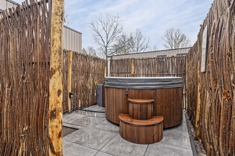 bosvlucht-4-personen-wellness-hottub