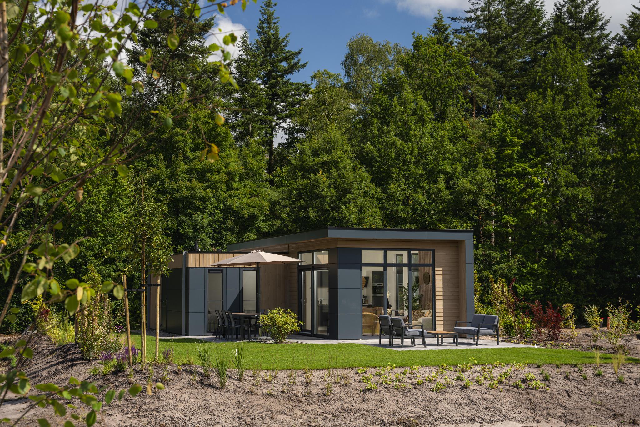 Essenburgh: Ruime en stijlvolle woning voor 6 personen met drie slaapkamers, moderne keuken, sfeervolle buitenruimte en een privé hottub voor ultieme ontspanning. Geniet van luxe en natuur in de Velu..