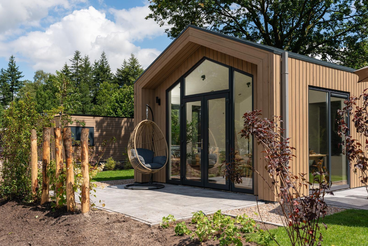 Charmante en luxe accommodatie gelegen op de prachtige Veluwe. Daarnaast kun je volledig tot rust komen in de heerlijke privé Hottub, perfect om te ontspannen na een dag in de natuur.