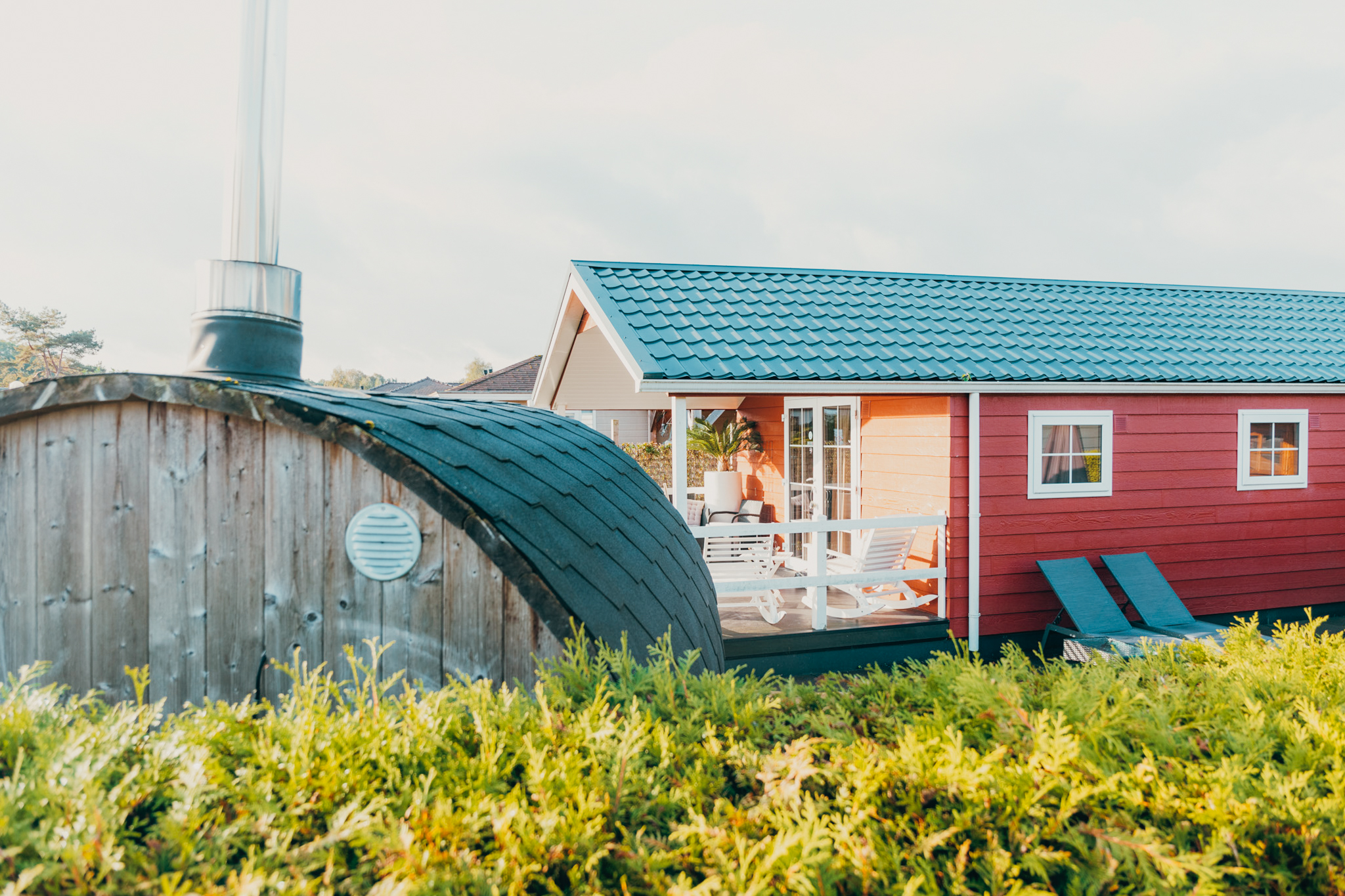 Sfeervol chalet voor 6 personen met privé sauna, comfortabele slaapkamers en een heerlijke buitenruimte op de Veluwe. Perfect voor een gezins- of vriendenuitje!