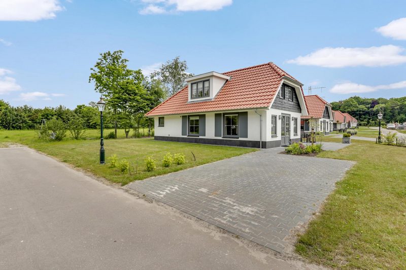 Wellness Bungalow Kievit – met privé sauna, opgemaakte bedden en handdoeken inbegrepen voor een zorgeloos begin van je vakantie!"
