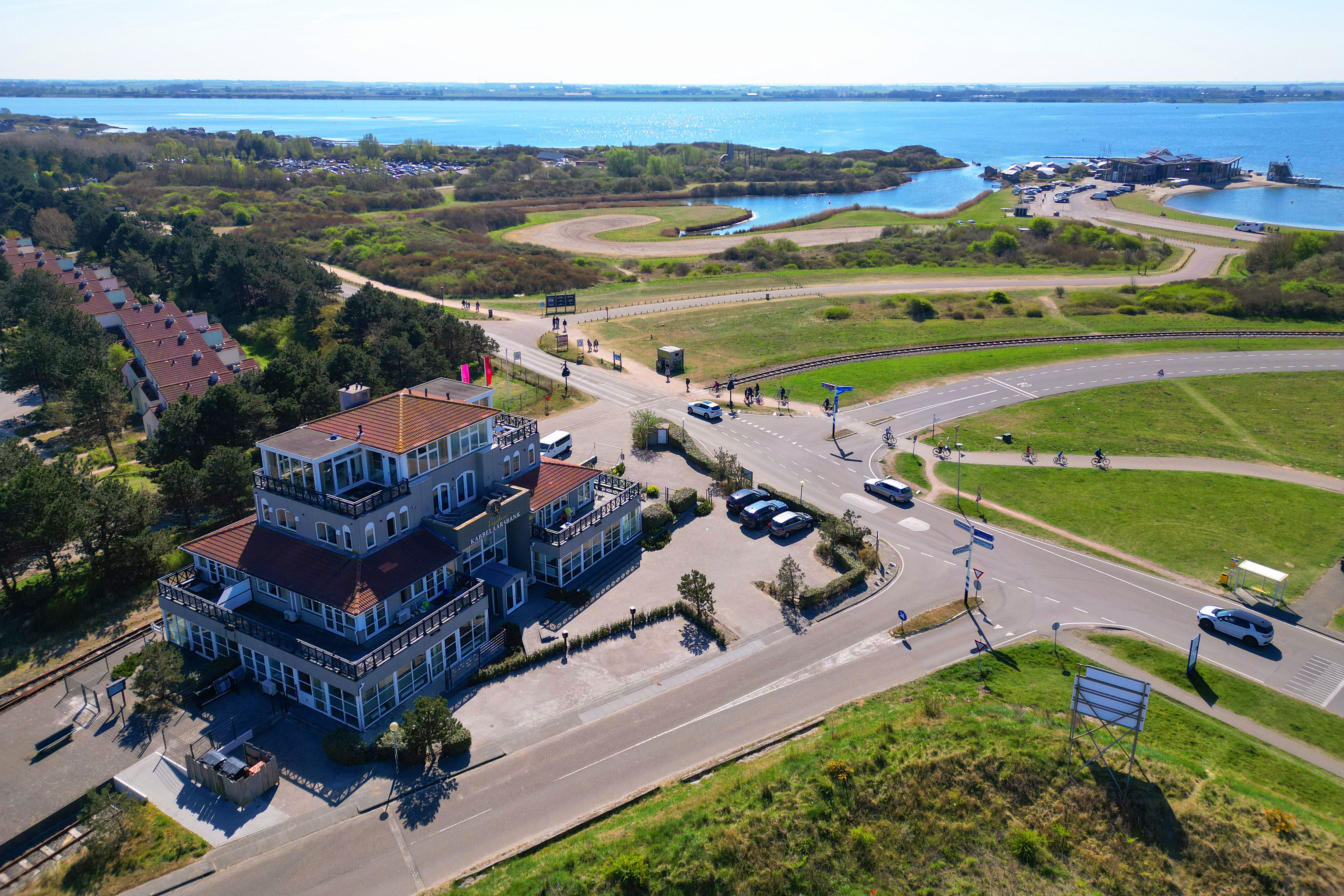 Het perfecte luxe Penthouse voor 6 personen, kijkt uit op de Noordzee en het Grevelingenmeer.