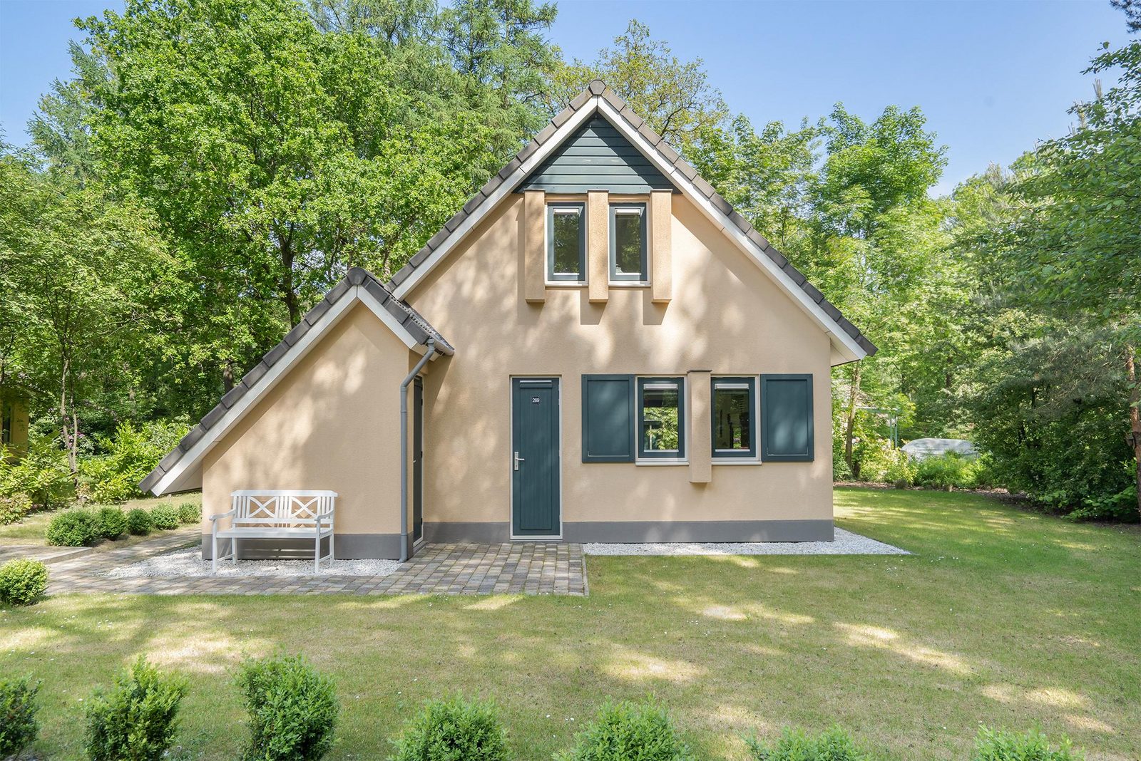 Vrijstaande bungalow met terras, in prachtig Drenthe.