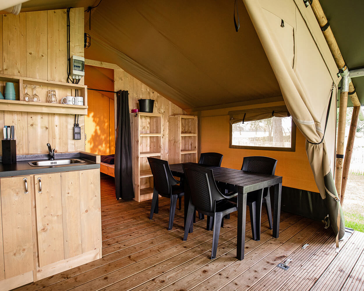 safari-tenten-met-sanitair-4-personen