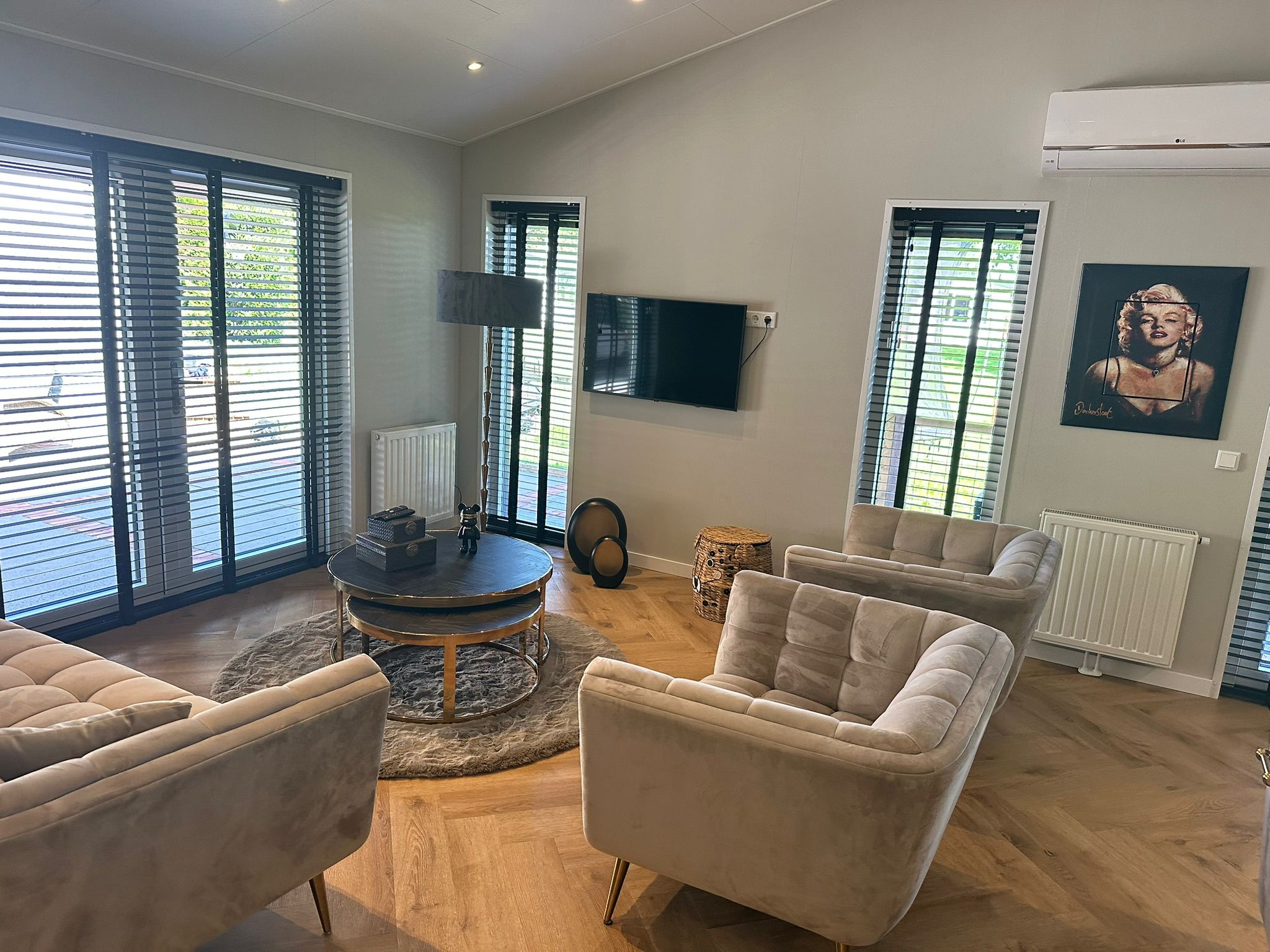 brick-lodge-with-hot-tub-6-persons