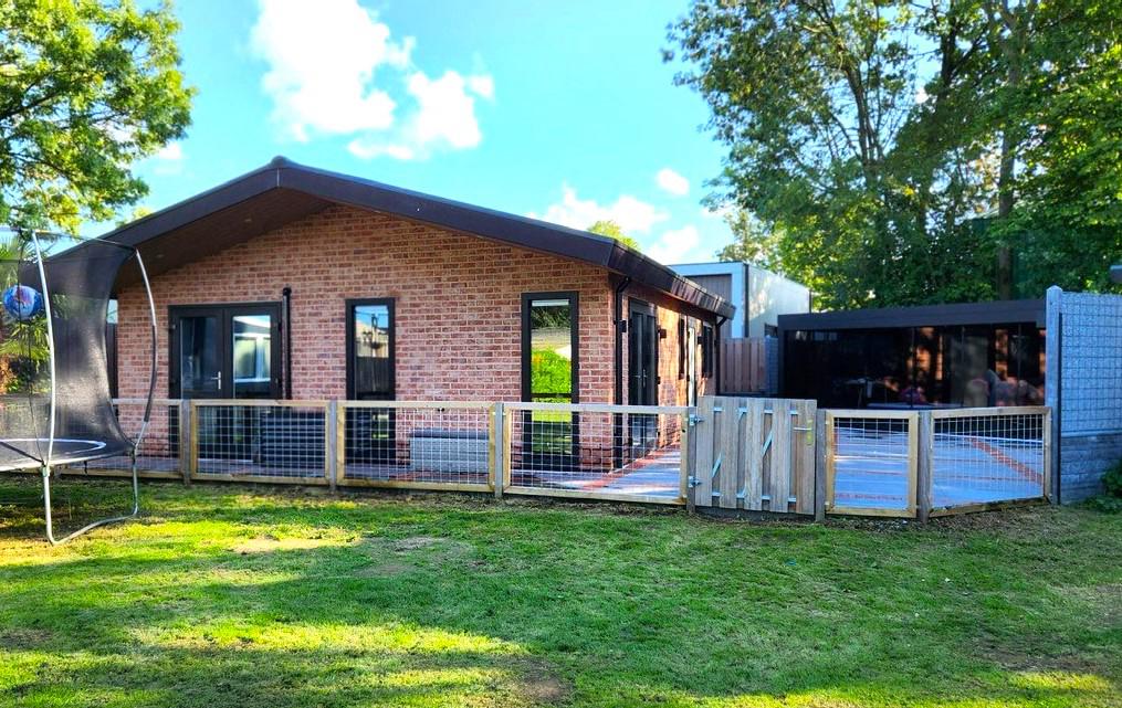 brick-lodge-with-hot-tub-6-persons