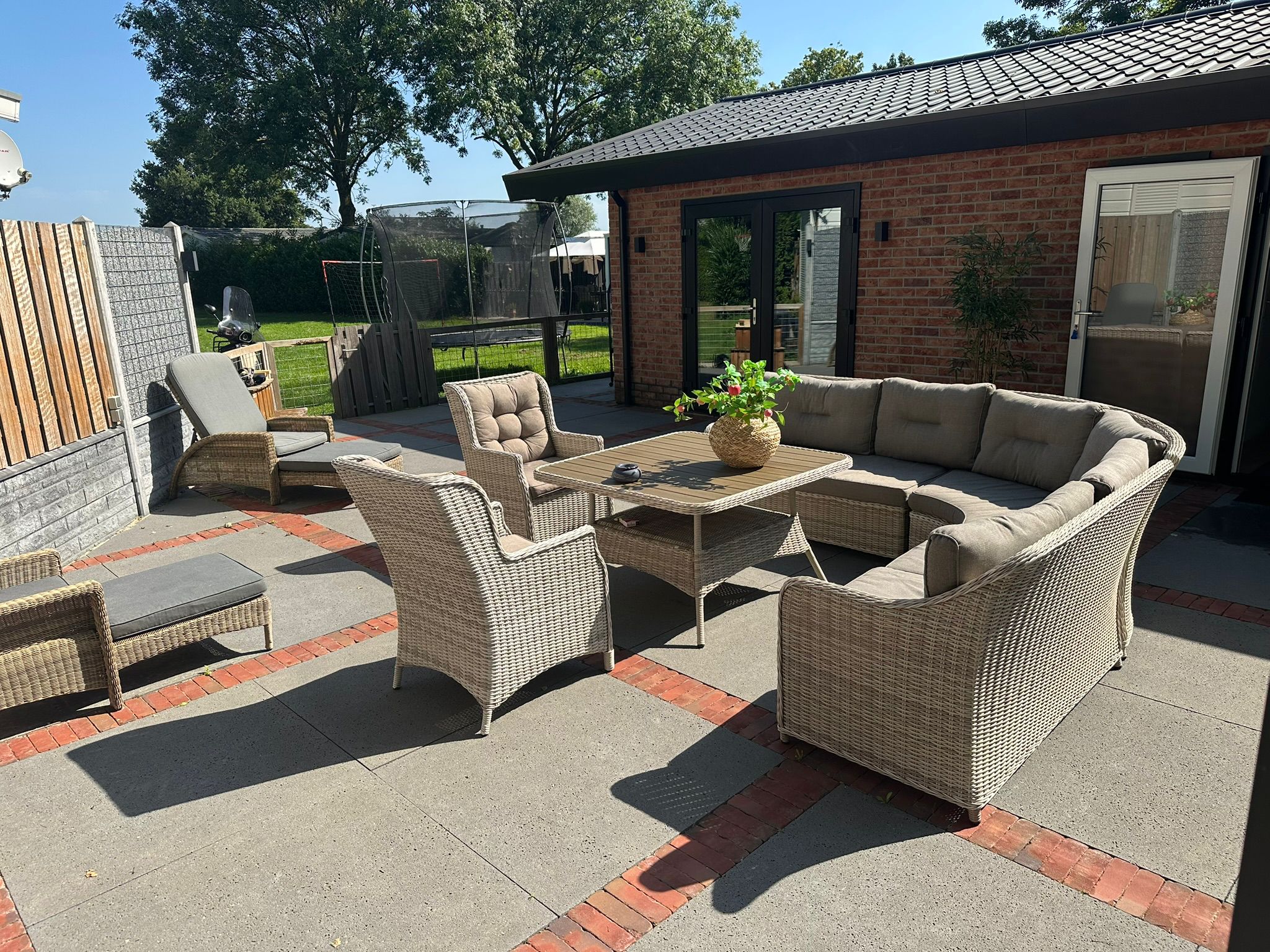 brick-lodge-with-hot-tub-6-persons