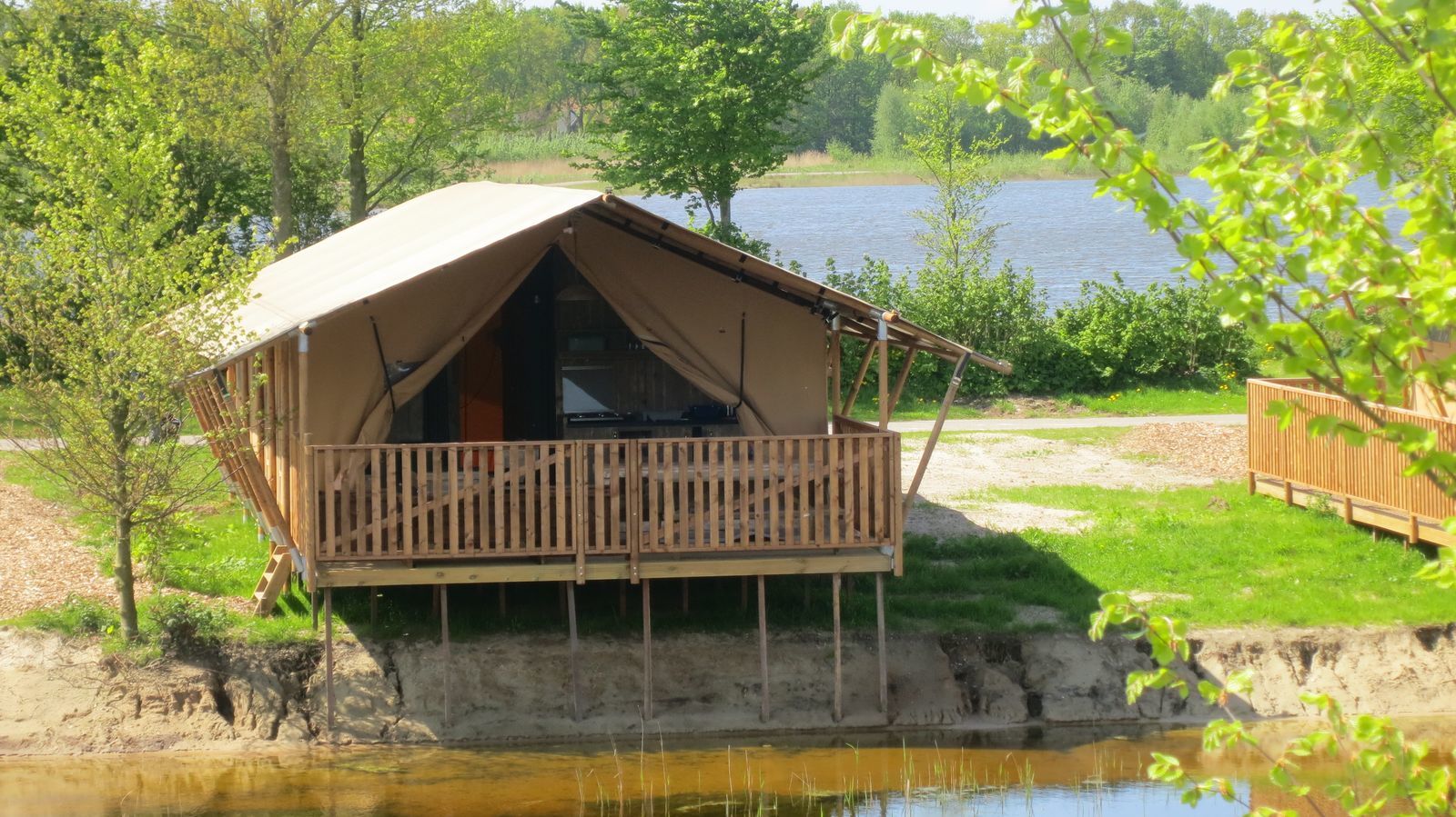 Comfortabele 6-persoons glamping tent