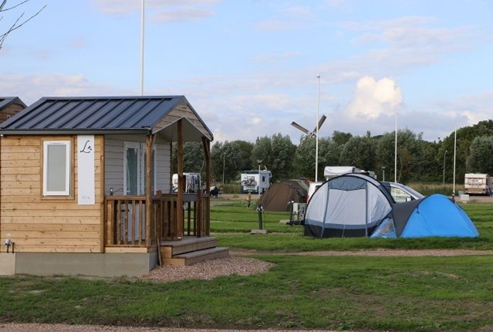 Camping pitch Comfort Plus for caravan / motorhome / tent