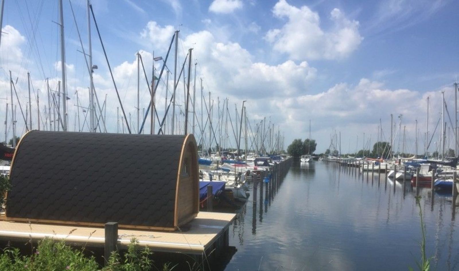 Water Bubble Jachthafen Muiderzand Almere
